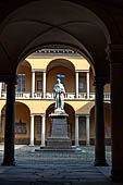 Pavia - Il cortile Volta dell'universit degli Studi. 